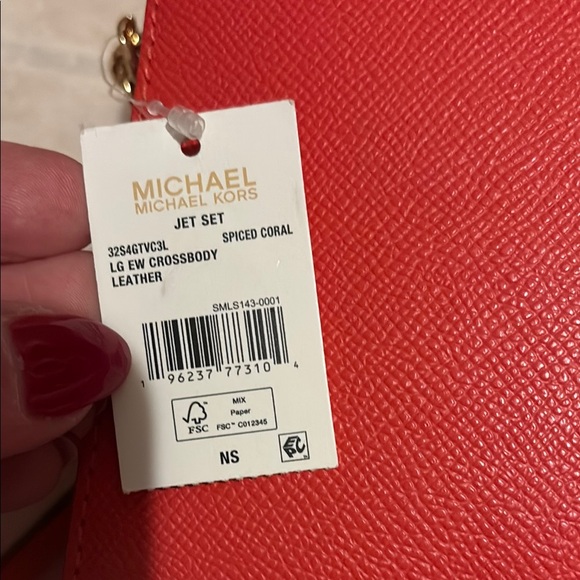 Michael Kors Jet Set Crossbody Bag with Gold Accents - Picture 3 of 4